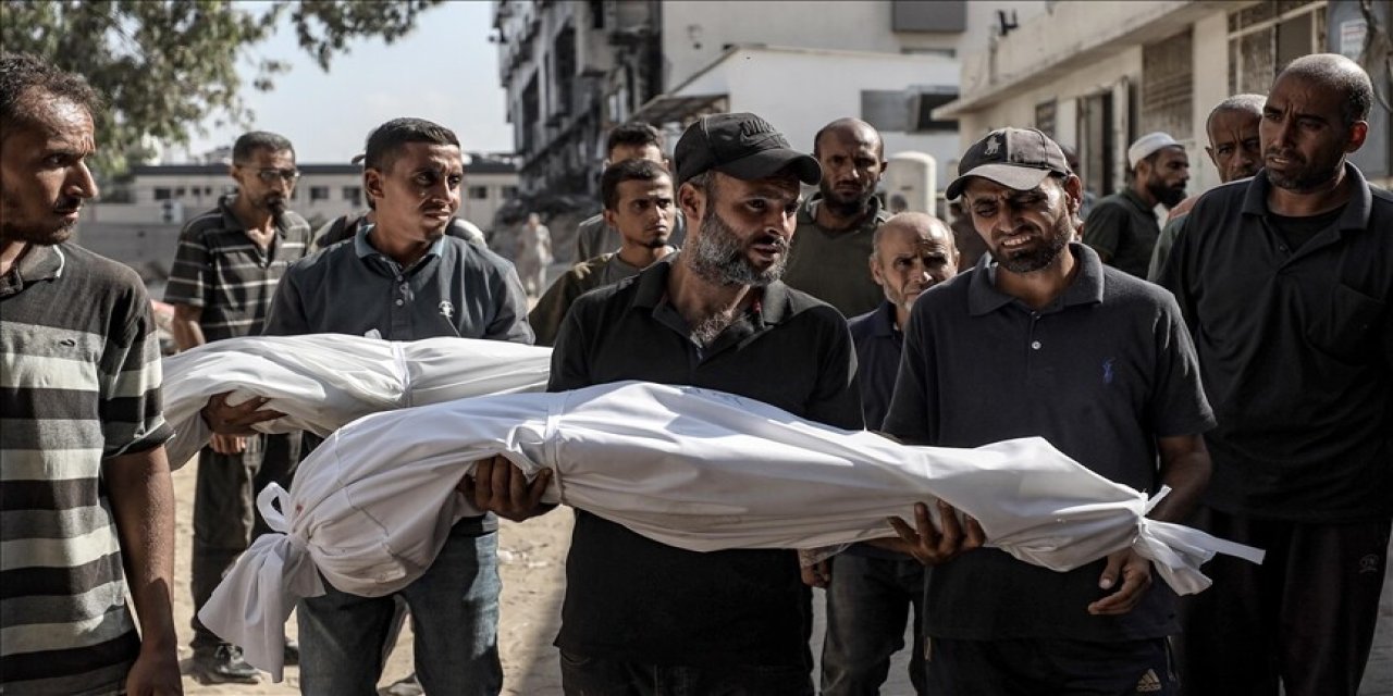 Katil İsrail Gazze'de bir aileyi daha katletti