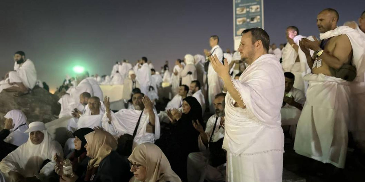 Arafat'tan semaya dualar yükseliyor: İslam'a ve Müslümanlara yardım eyle Allah'ım!