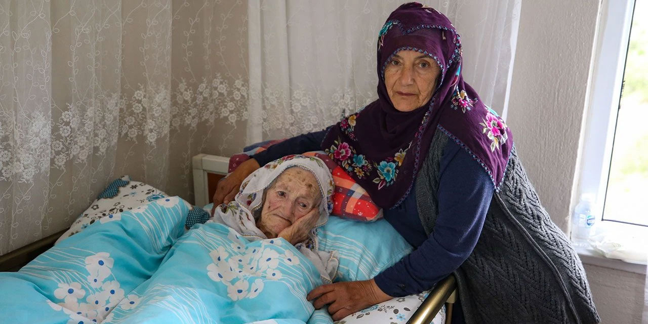 Örnek bir aile: Gelin 114 yaşındaki kayınvalideye gözü gibi bakıyor