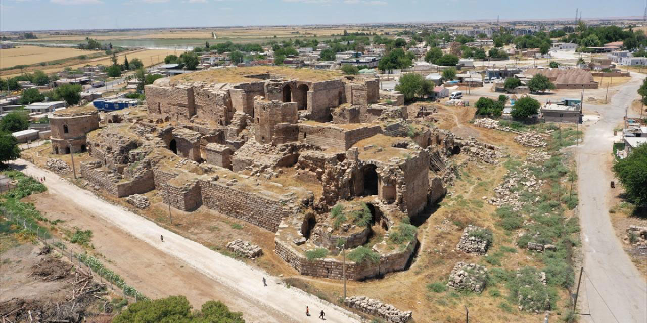 Selahaddin Eyyubi'nin 3 yıl kaldığı yapının adı 'Harran Selahaddin Eyyubi Kale Sarayı' oldu