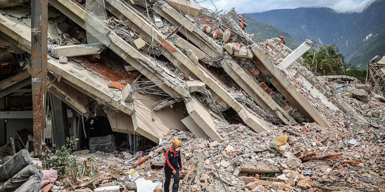 Venezuela'daki depremlerde enkaz yığınına dönen mahalleler felaketin dehşetini gözler önüne seriyor