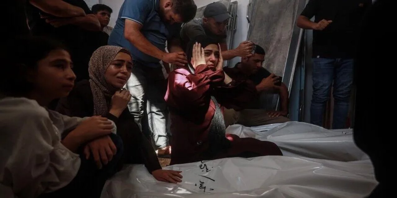 Katil israilin Gazze'yi gece vakti bombaladı: 2'si çocuk 8 Filistinli şehit