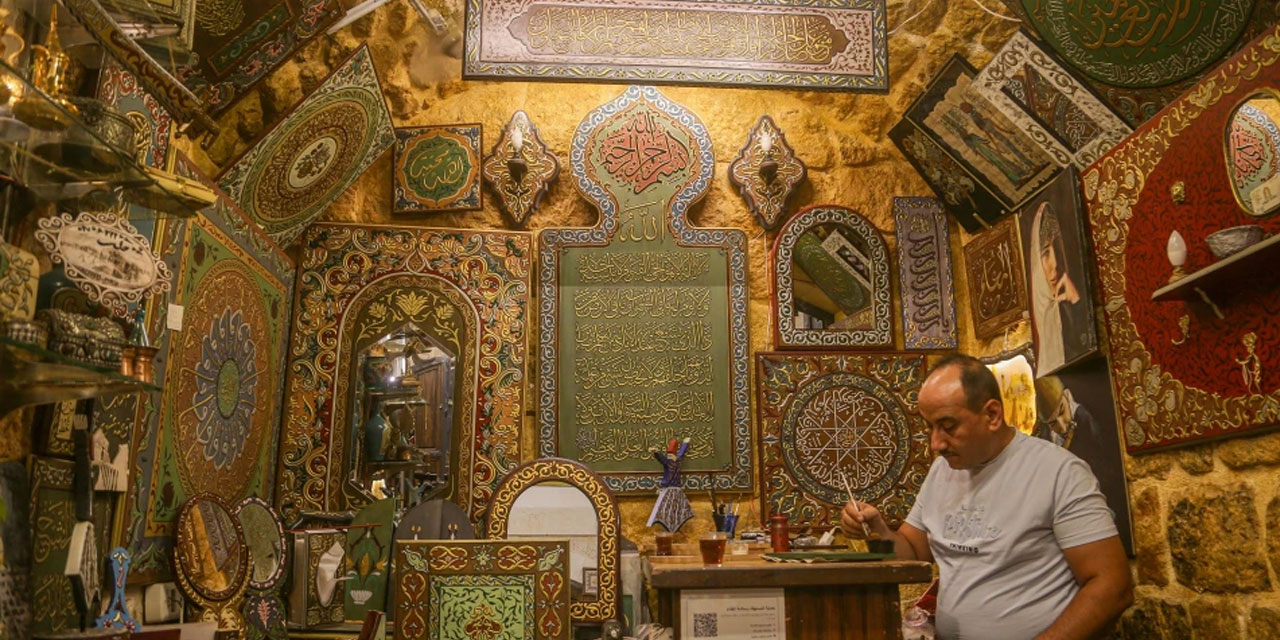 Halepli usta, 1400 yıllık ahşap kabartma sanatını sürdürüyor