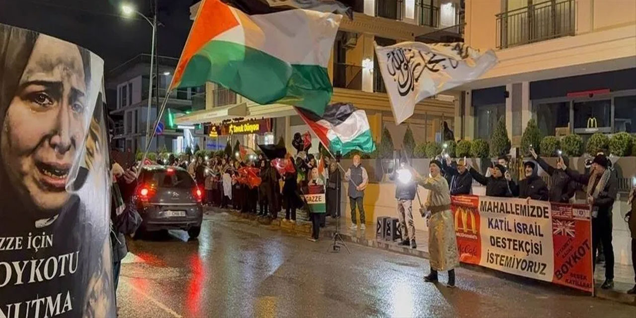 Üsküdar'da mahalle sakinlerinin McDonald's protestosu 300 gündür sürüyor