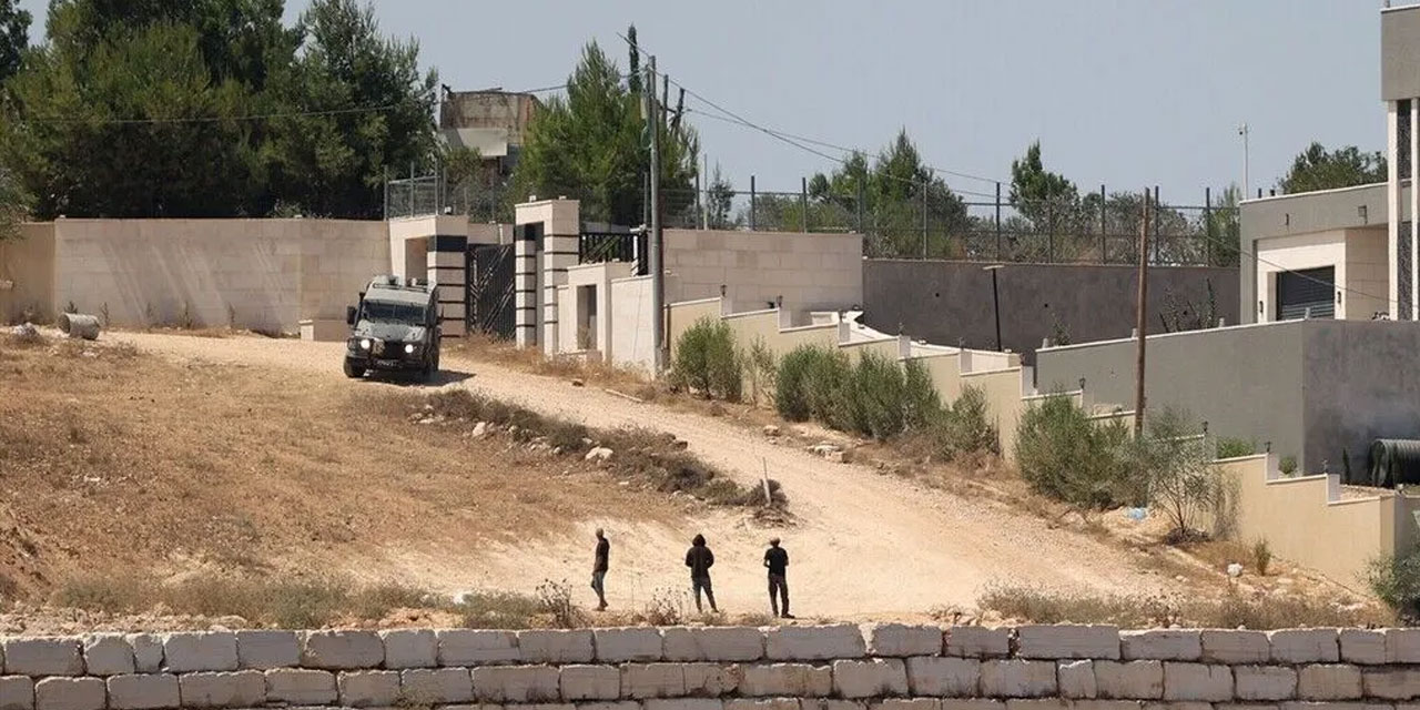 Hırsız israilliler, 3 Filistinli ailenin evlerini 3 gündür kuşatma altında tutuyor