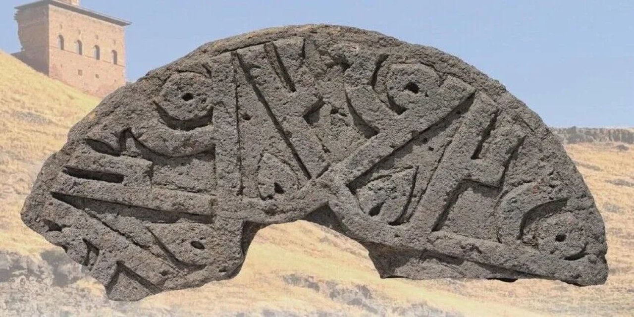Ani Ören Yeri'nde 'Hz. Muhammed' (asm) isminin yer aldığı Selçuklu taşı bulundu