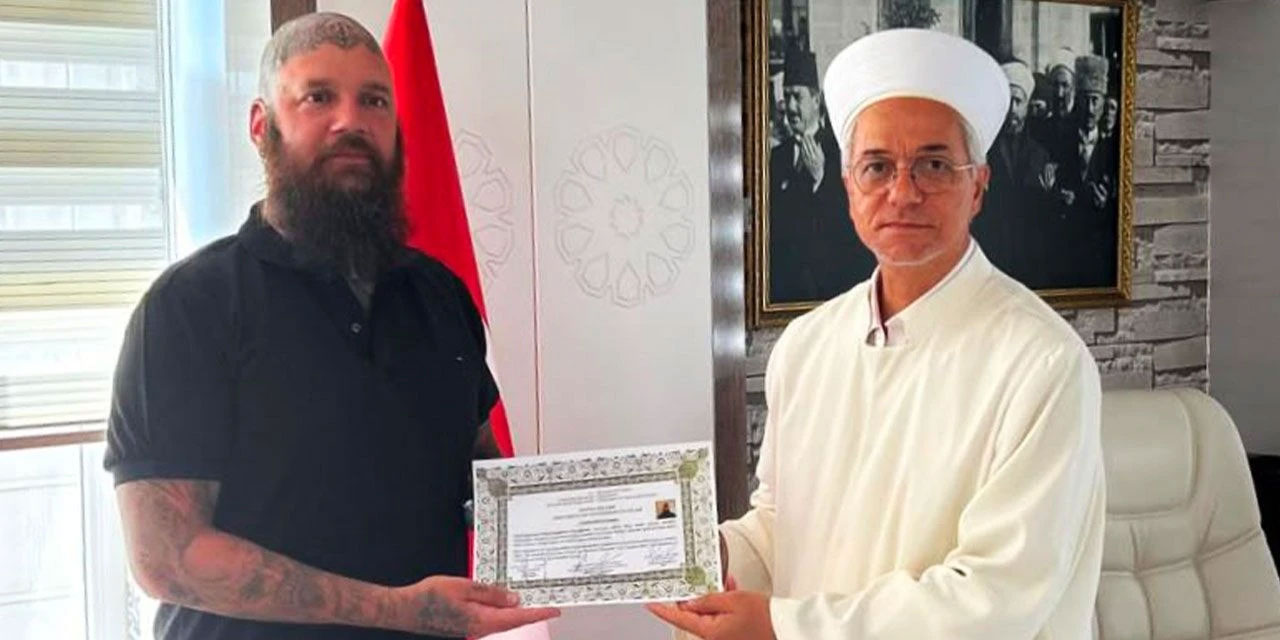 'Kur'an okuyunca rahatlama ve huzur oluştu' dedi Müslüman oldu
