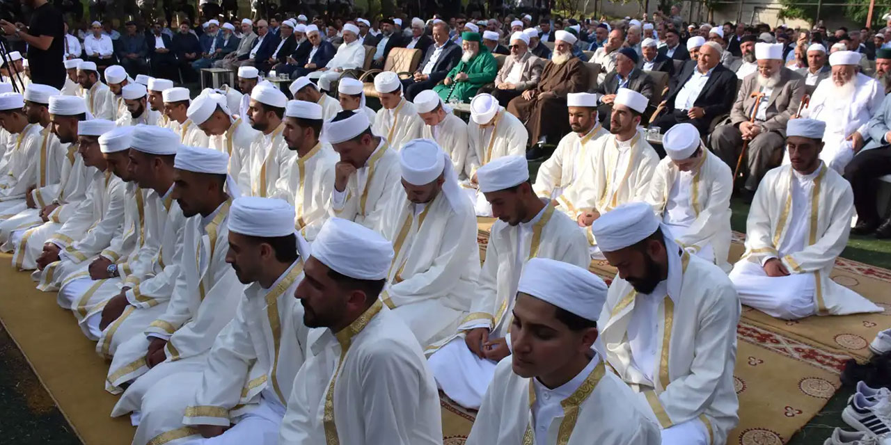 Bitlis’te ilimlerini tamamlayan 54 alim ve hafıza icazet verildi