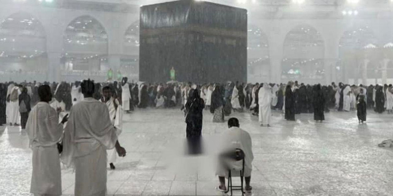 Kabe-i Muazzama’da yağmur altında namaz