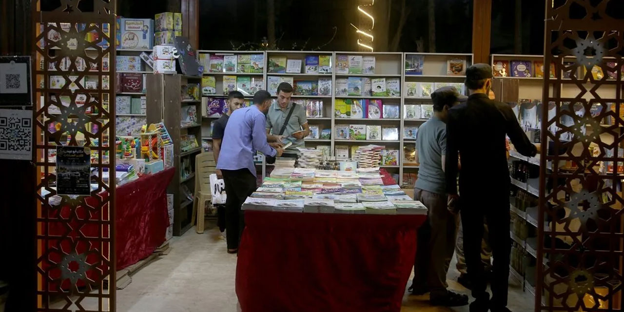 İdlib'de savaştan sonra ilk: 100'den fazla yayınevinin katılımıyla kitap fuarı açıldı
