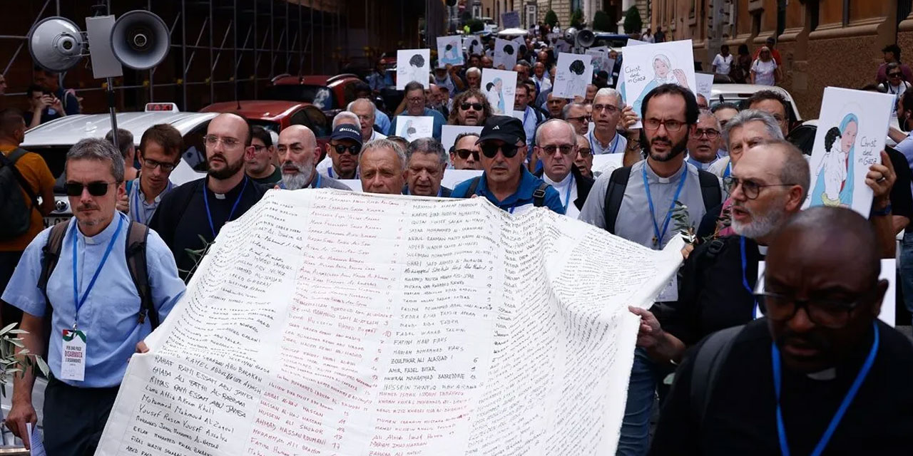 Rahip ve rahibeler, Roma'da Filistinlilere yapılan soykırımı protesto etti