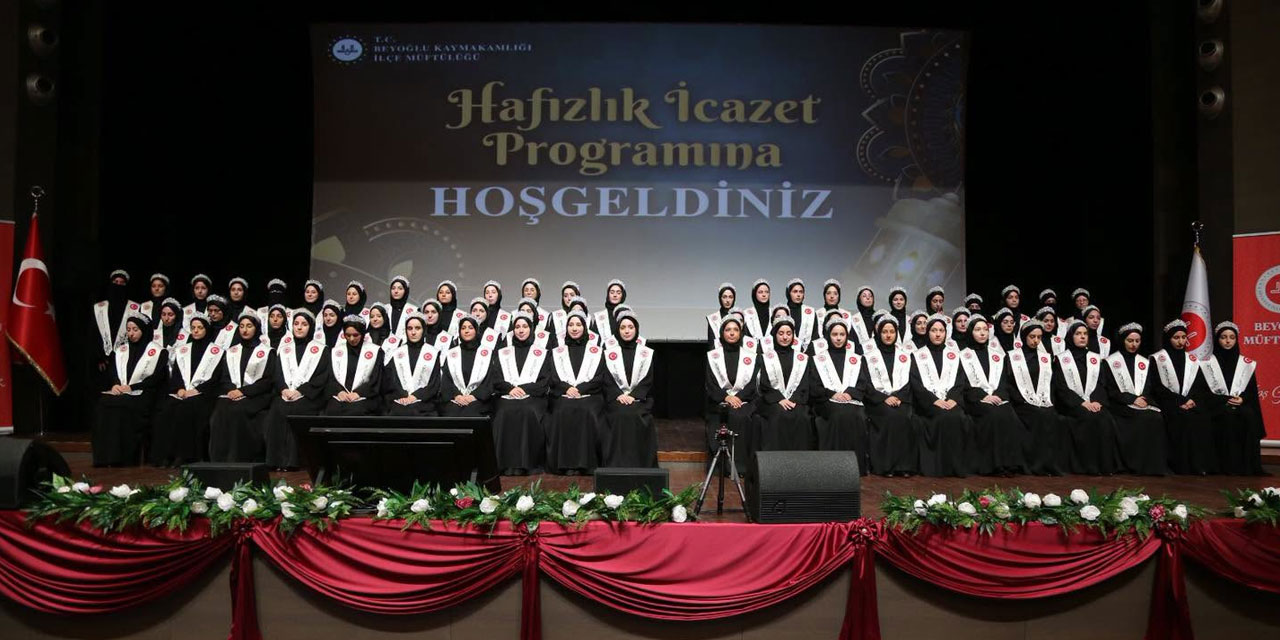 Beyoğlu'nda 64'ü kız, 74'ü erkek 138 öğrenci hafızlık icazeti aldı