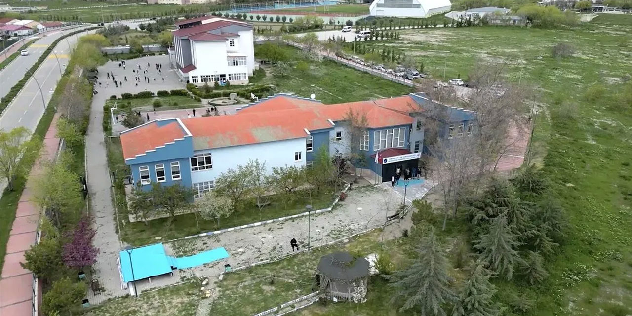 Örnek sigara yasağı: Yüksekokul binasına '20 metre' sınırı
