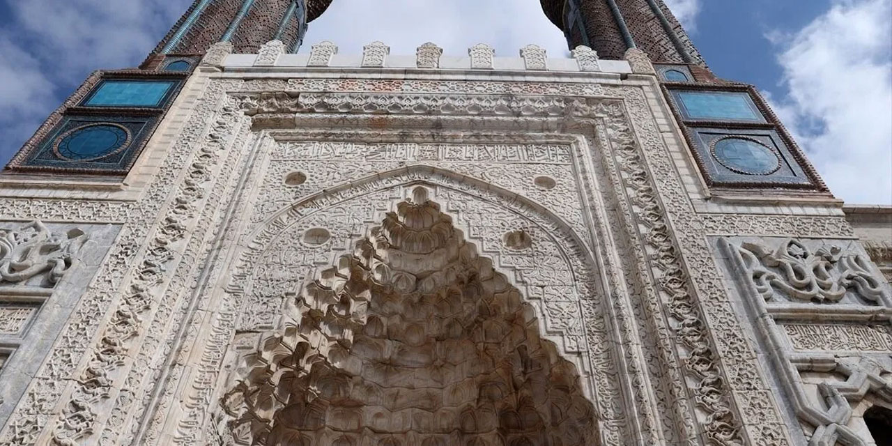 755 yaşındaki Mavi Medrese'nin dijital ikizi oluşturuldu