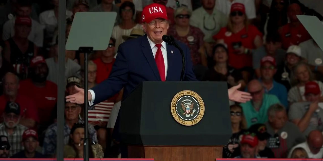 Terbiyesiz Trump! Muhammed ismiyle alay etti!