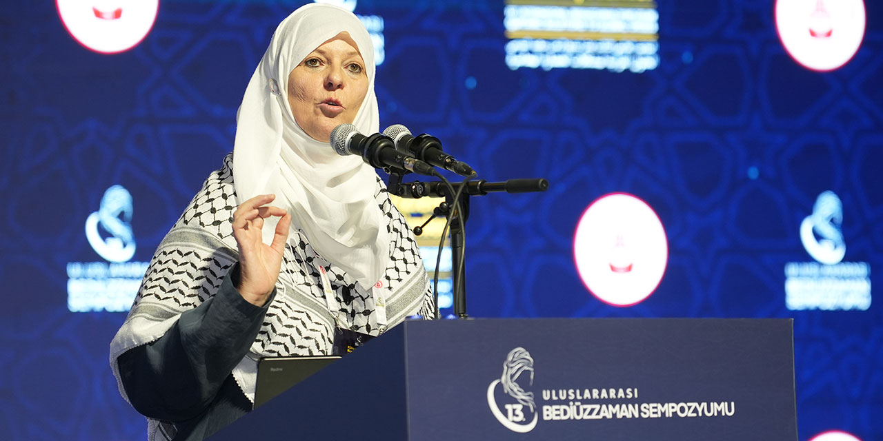 İngiliz gazeteci Lauren Booth: Firavun'dan cep telefonlarına, operasyon devam ediyor!