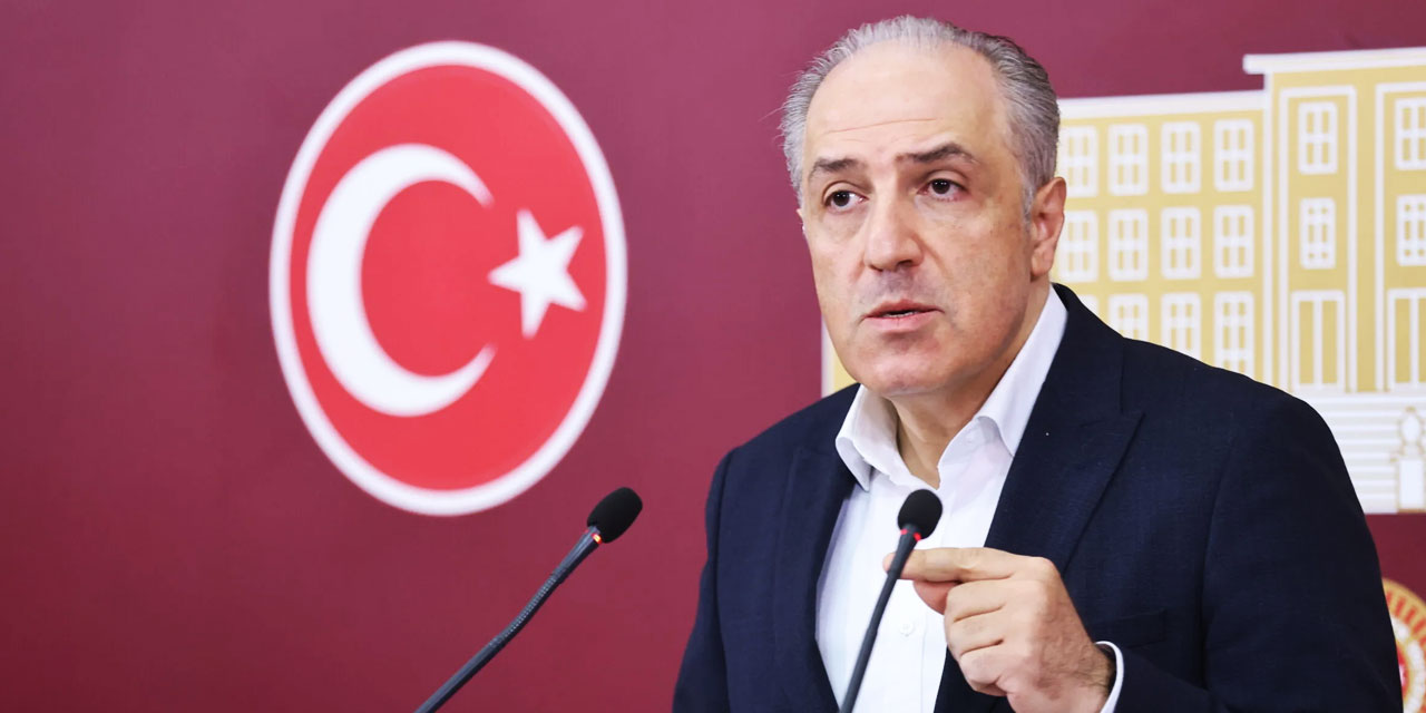 Başkaları 'şeriat adına' karşı çıkarken, Said Nursi 'şeriat adına' meşrutiyeti savundu