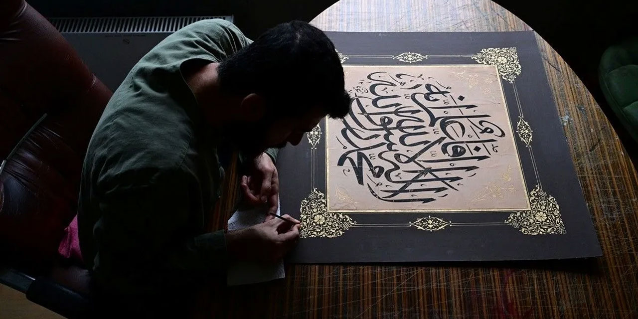 Eski eserleri dönemin sanat anlayışına uygun şekilde restore ediyor