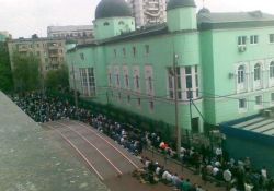 Müslümanlar Rusya'da camilere sığmadı