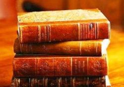 Adilcevaz esnafına kitap dağıtıldı