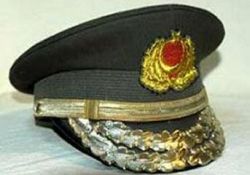 Burada kumandan iken, orada muztar kalmak