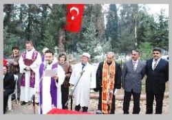 Din temsilcilerinin mezarlık buluşması