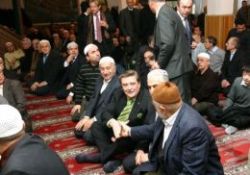 Alman Başkan camide bayramlaştı