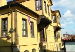 Bir sokağında Bediüzzaman, diğerinde Atatürk