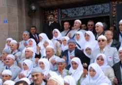 Hacılara şiirli karşılama