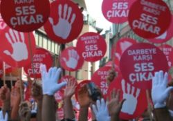 Darbe karşıtlarından protesto