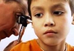 Kulak iltihabı olmamas için yatırarak yemek yedirmeyin