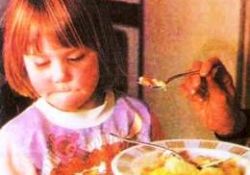 Çocukları yemeğini bitirmesi için zorlamayın