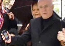 Fatiha'yı Ertuğrul Özkök'ün iPhoneu okudu