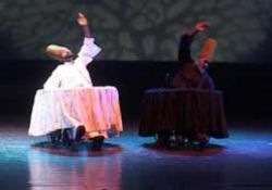 Tekerlekli sandalyede sema gösterisi