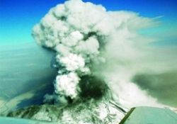 Külleri 5 kilometreye püskürdü