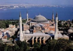 Ayasofya muzahrafattan temizlenip ibadet mahalli yapılmalı