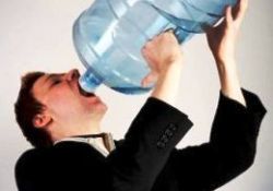 Az su içilmesi böbreklerde taş yapıyor