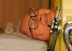 61 yıl çelik ciğerde yaşadı