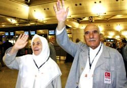 Adana'nın ilk hacı kafilesi döndü