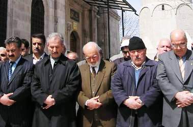 Cenaze namazına papaz da katıldı
