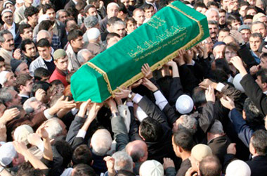 Ani geldi çalmadan kapıyı ölüm