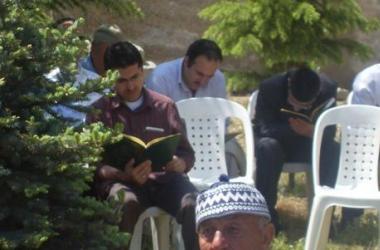 Hatimler cevşenler okunuyor