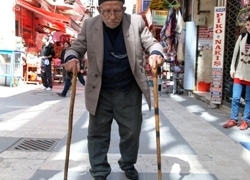 Dünya nüfusu yaşlanıyor