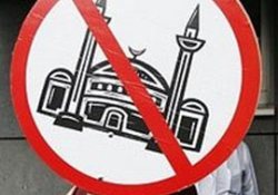 Cami karşıtlarına gençlik darbesi