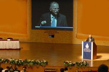 İslam dünyası hürriyet arıyor, isyan etmiyor