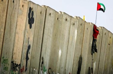 Duvar Filistinli aileyi hapsetti