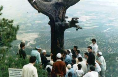 Nur talebelerinin Barla'daki namaz biatı