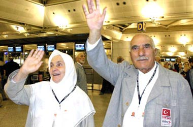 Mahsur kalan hacılar yurda döndü