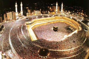 Kabe'de namaz canlı yayınla Youtube'da