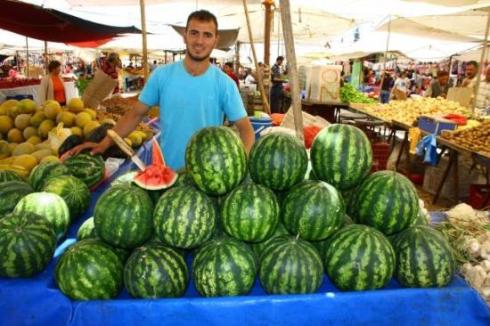 Sıcak havalarda sofradan karpuzu eksik etmeyin